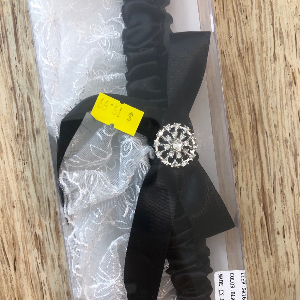Garters - Picture 9 of 13